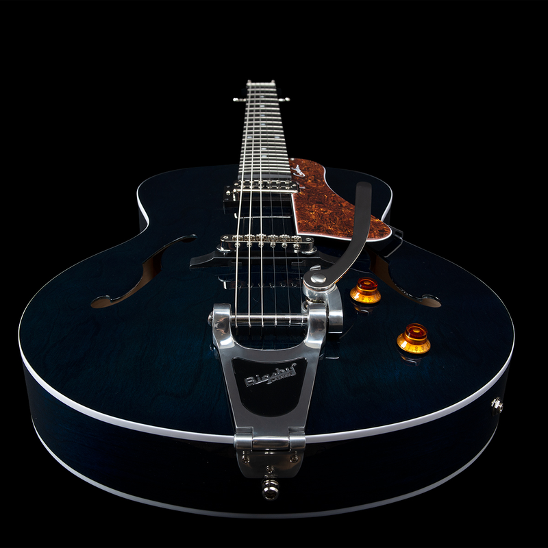 GODIN 5th Avenue Nightclub Indigo Blue avec étui TRIC 