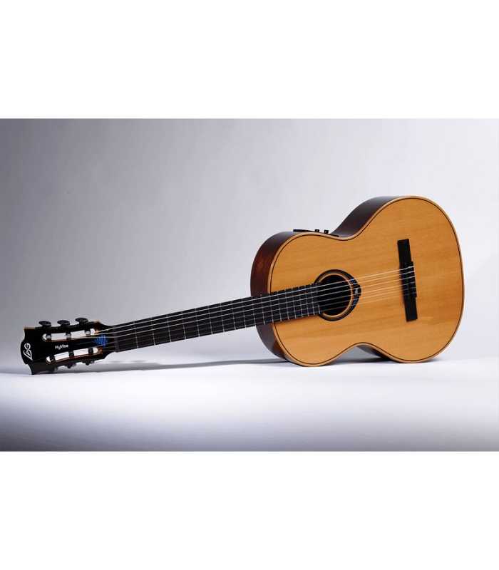 Guitarra electroclásica para zurdos LÂG HYVIBE 15 CLHV15E