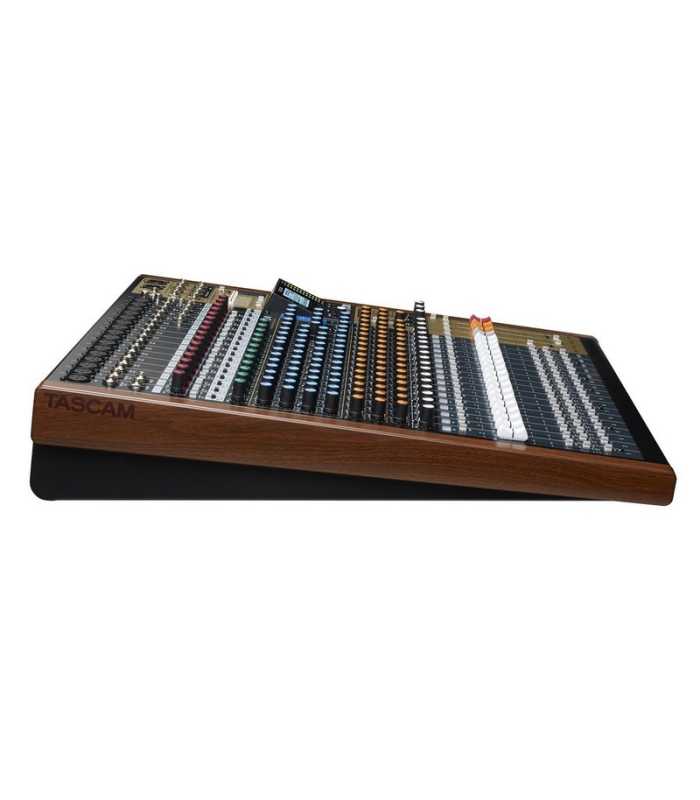 Mélangeur analogique avec enregistreur numérique Tascam Model 24