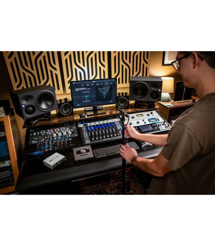 Sistema de corrección acústica de sala Ik Multimedia Arc Studio