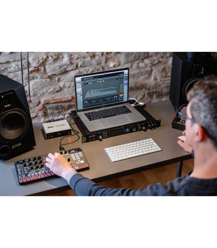 Sistema de corrección acústica de sala Ik Multimedia Arc Studio